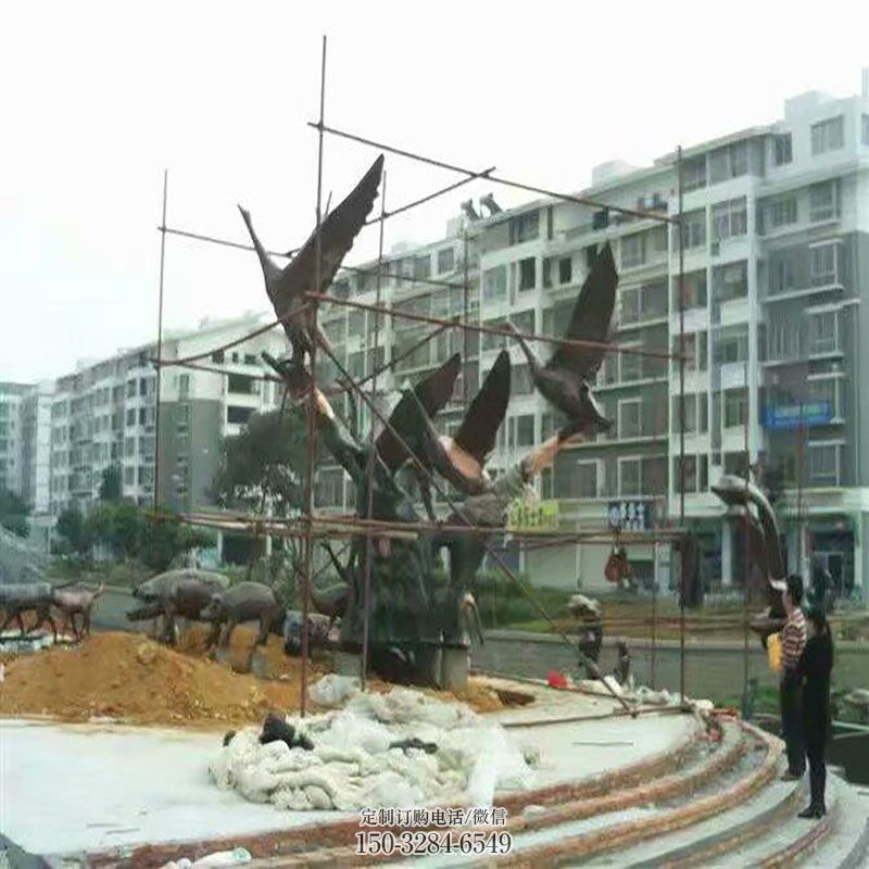 室外雕塑服务商-流水风格-金属抽象大雁雕塑
